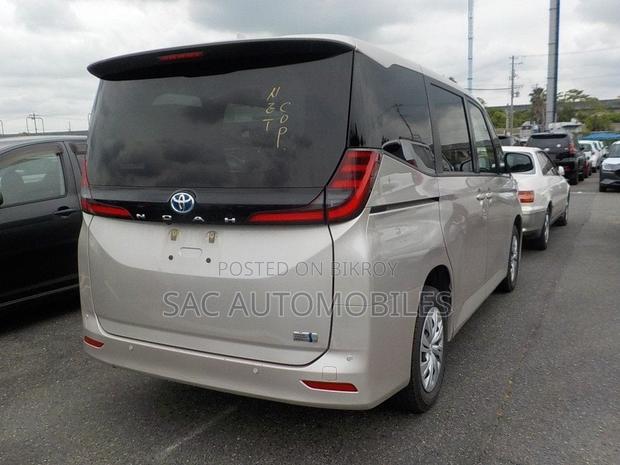 New Toyota Noah 2022 Black