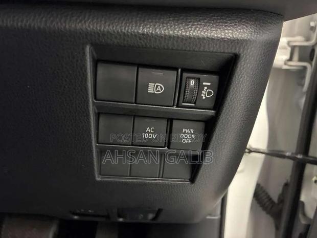 Toyota Noah 2022 Pearl