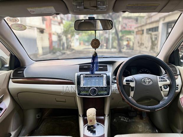 Toyota Premio 2012 Silver