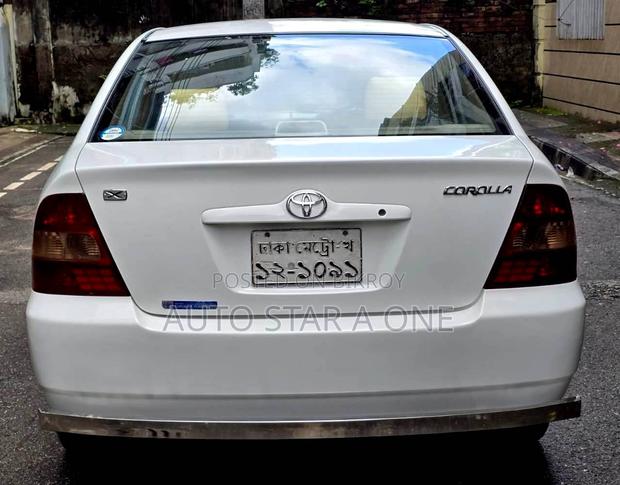 Toyota Corolla 2001 White