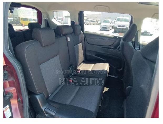 Toyota Sienta 2021 Red