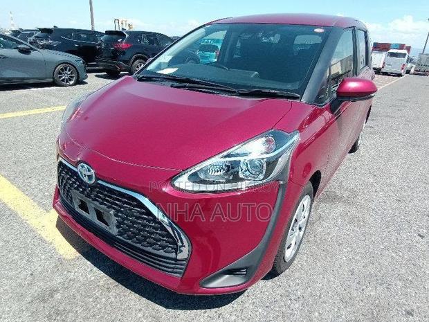 Toyota Sienta 2021 Red