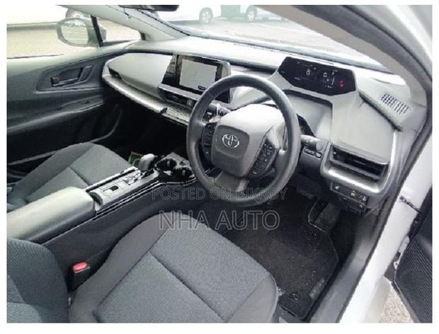 Toyota Prius 2023 Pearl