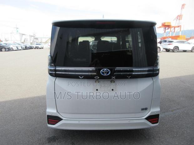 Toyota Voxy Hybrid S-G 2WD 7-Seater 2022 Pearl