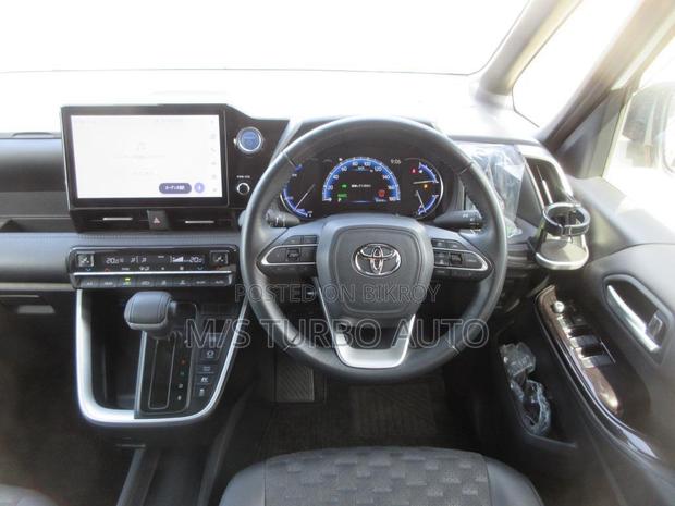 Toyota Voxy Hybrid S-G 2WD 7-Seater 2022 Pearl