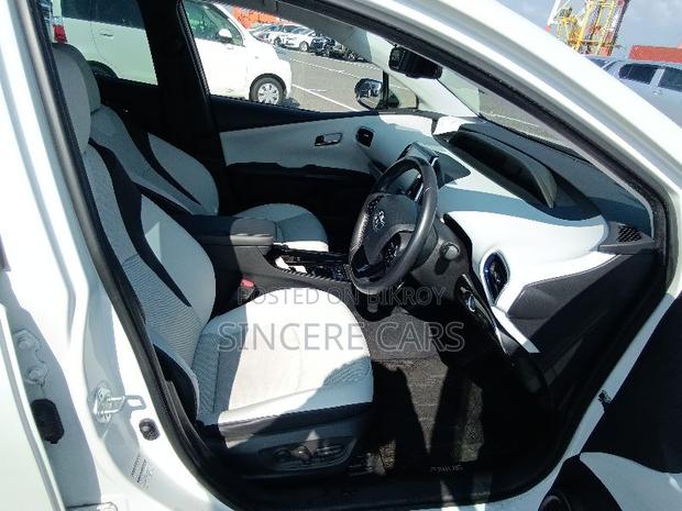 Toyota Prius 2021 Pearl