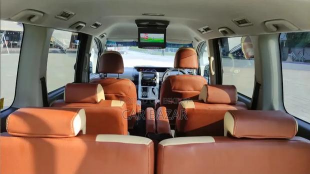 Toyota Noah 2.0 143hp FWD (7 Seater) 2009 Gray