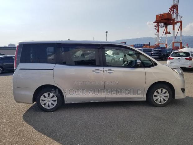 Toyota Noah 2020 Silver
