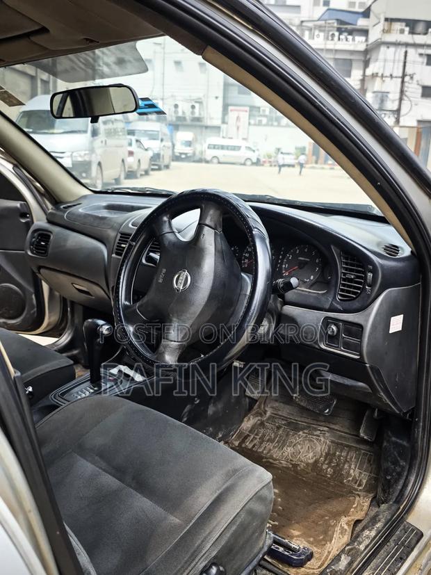 Nissan Sunny 2003 Silver
