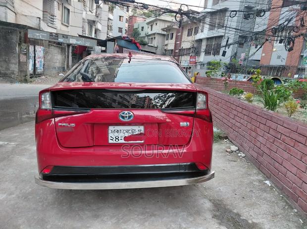 Toyota Prius 2019 Red
