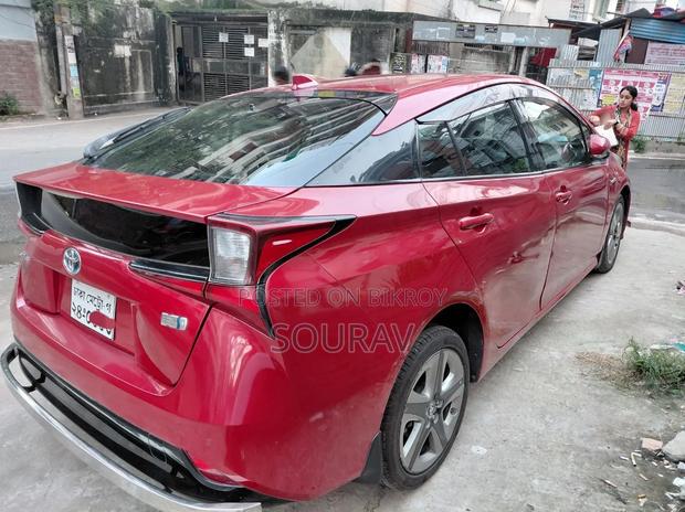 Toyota Prius 2019 Red