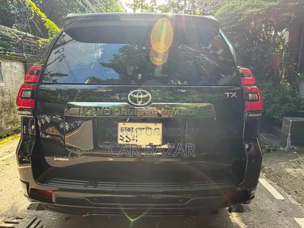 Toyota Land Cruiser Prado 2.7 2022 Black
