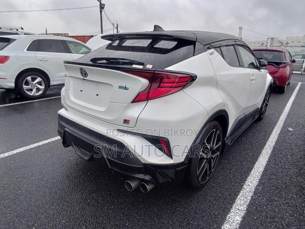 Toyota C-HR 2021 Pearl