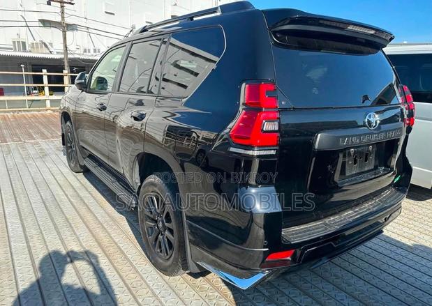 New Toyota Land Cruiser Prado 2.7 2021 Black