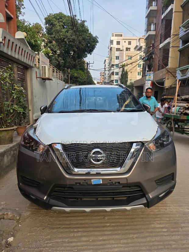 New Nissan Kicks SV 2023 Gray