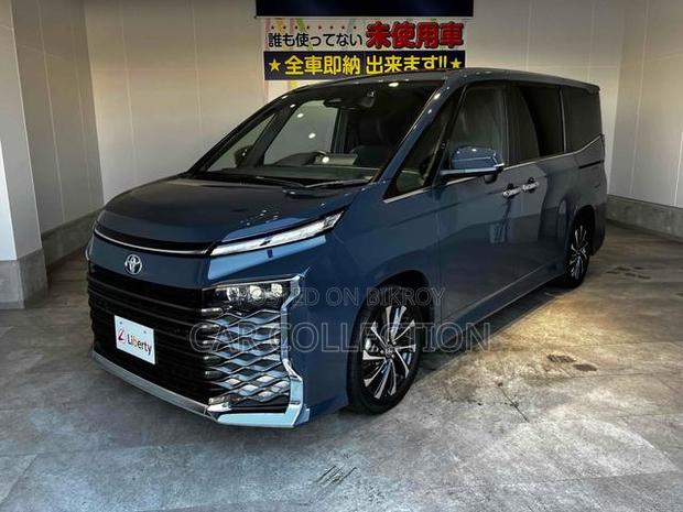 Toyota Voxy 2023 Gray