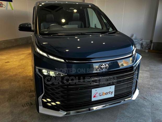 Toyota Voxy 2023 Gray