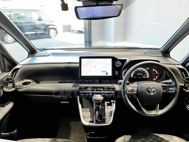 Toyota Voxy 2023 Gray
