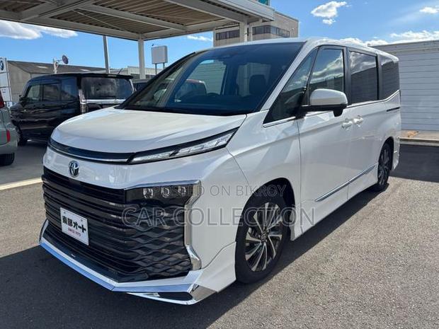 Toyota Voxy 2023 Pearl