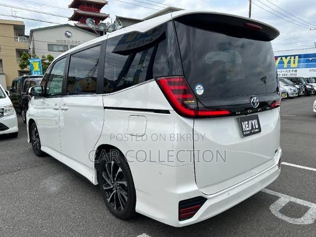 Toyota Noah 2022 Pearl