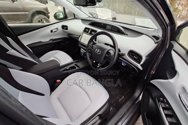 Toyota Prius L 2021 Gray