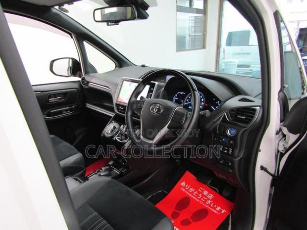 Toyota Esquire 2021 Pearl
