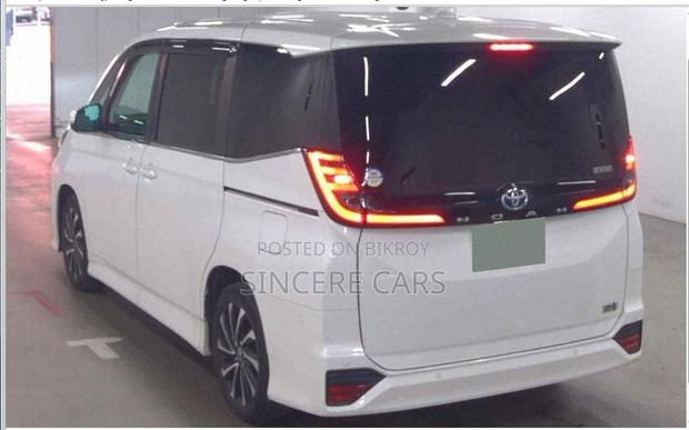 Toyota Noah 2023 Pearl