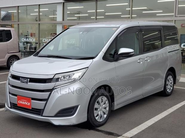 Toyota Noah 2021 Silver