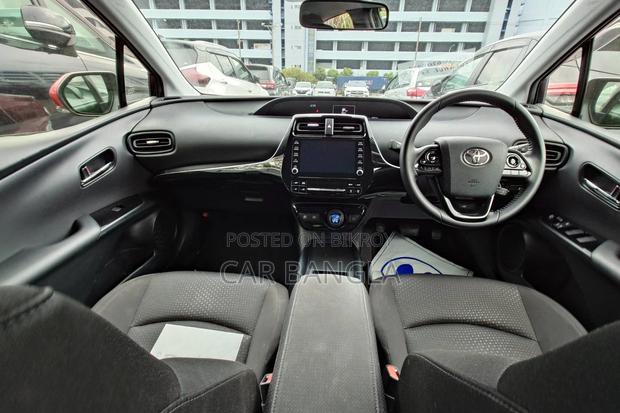 Toyota Prius 2021 Red