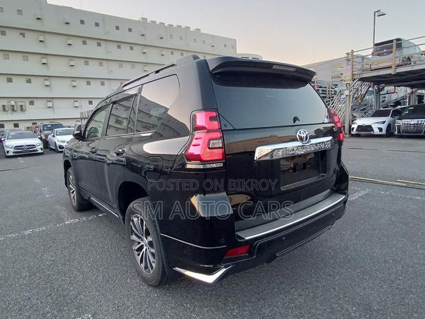 Toyota Land Cruiser Prado 2.7 2022 Black
