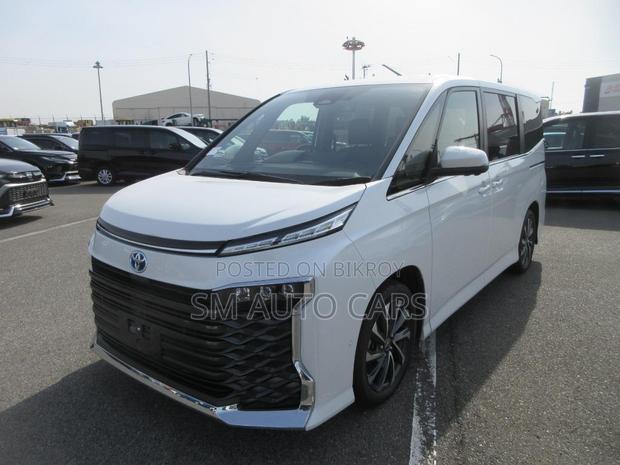 Toyota Voxy Hybrid S-Z 2WD 7-Seater 2022 Pearl
