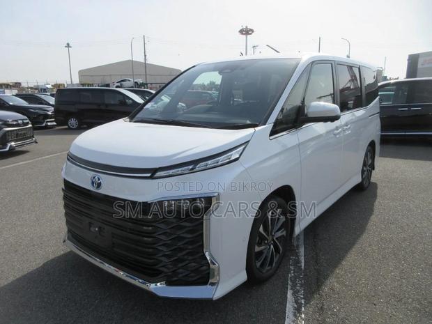 Toyota Voxy Hybrid S-Z 2WD 7-Seater 2022 Pearl