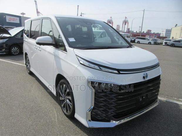 Toyota Voxy Hybrid S-Z 2WD 7-Seater 2022 Pearl