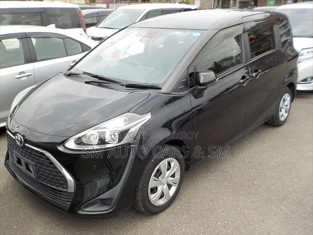 Toyota Sienta 1.5 Hybrid FWD 2021 Black