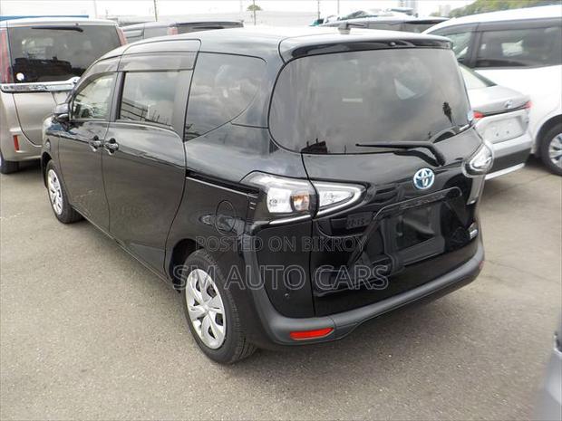 Toyota Sienta 1.5 Hybrid FWD 2021 Black