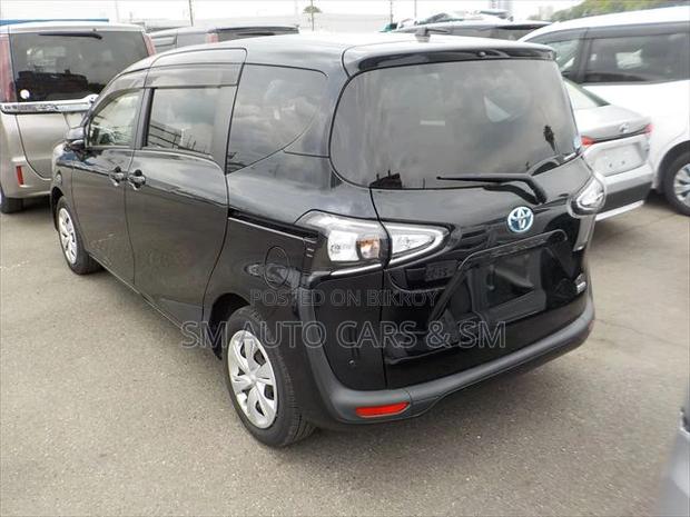 Toyota Sienta 1.5 Hybrid FWD 2021 Black