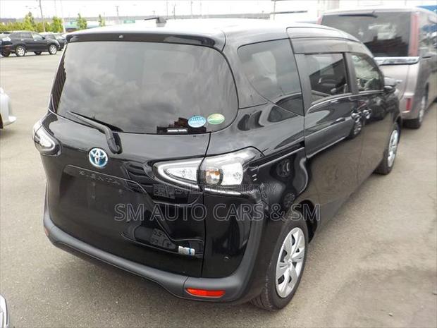 Toyota Sienta 1.5 Hybrid FWD 2021 Black