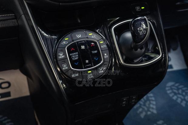 Toyota Esquire 2021 Black