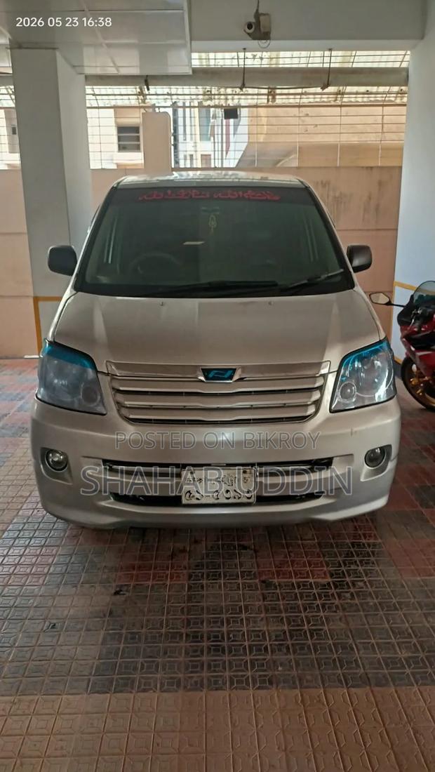 Toyota Noah 2003 Silver