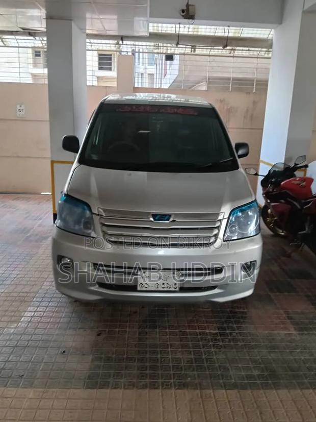 Toyota Noah 2003 Silver