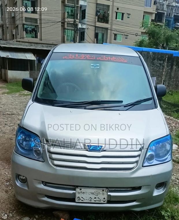 Toyota Noah 2003 Silver