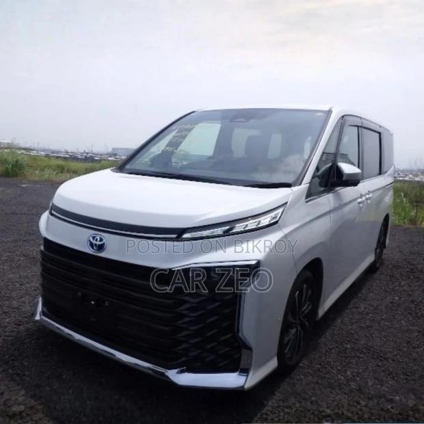 Toyota Voxy Hybrid S-Z 2WD 7-Seater 2022 Pearl