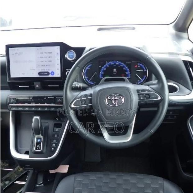 Toyota Voxy Hybrid S-Z 2WD 7-Seater 2022 Pearl