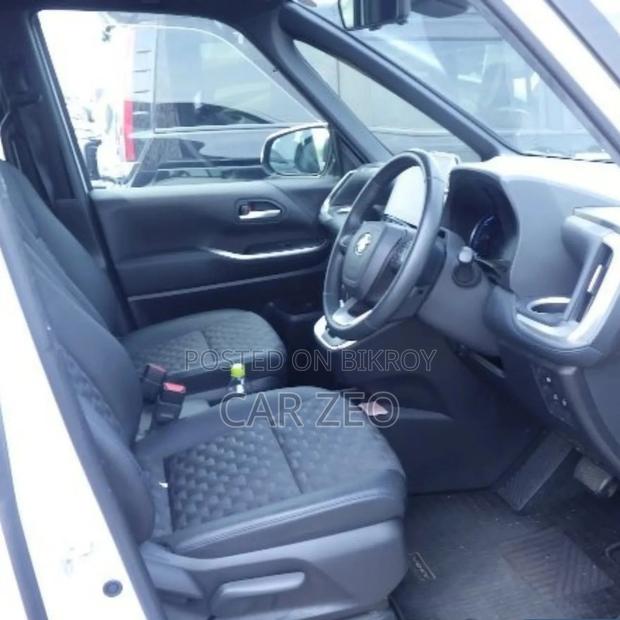 Toyota Voxy Hybrid S-Z 2WD 7-Seater 2022 Pearl