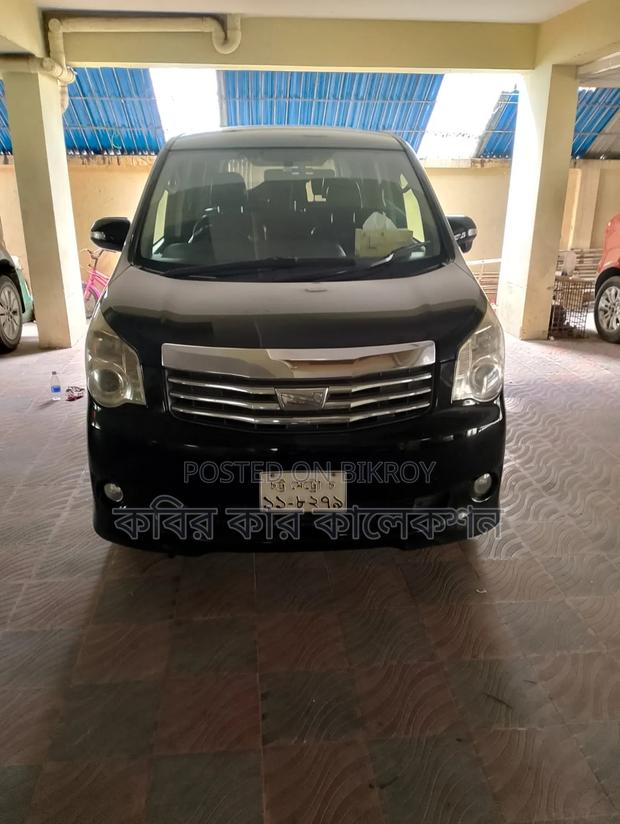 Toyota Noah 2013 Black