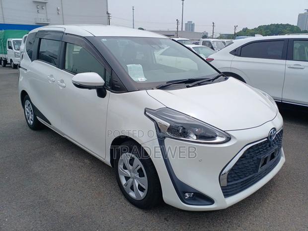 Toyota Sienta 2021 Pearl