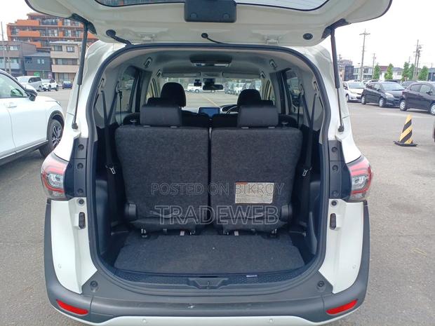 Toyota Sienta 2021 Pearl