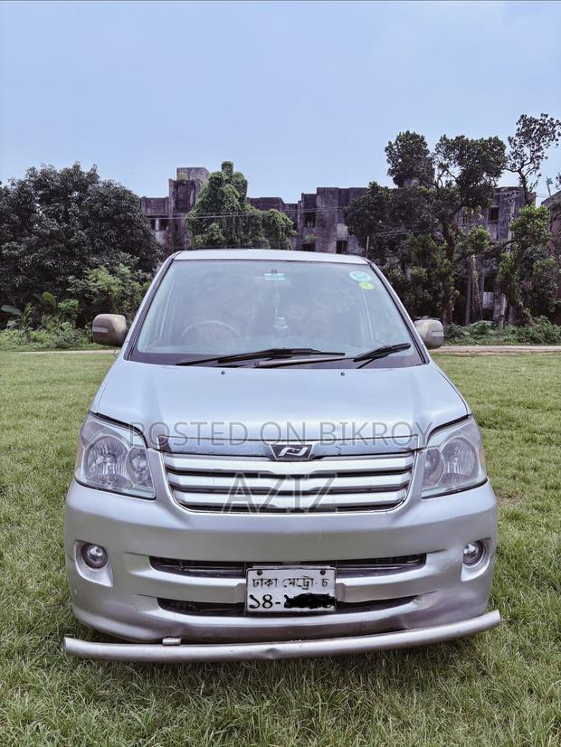 Toyota Noah 2.0 AWD (8 Seater) 2004 Silver