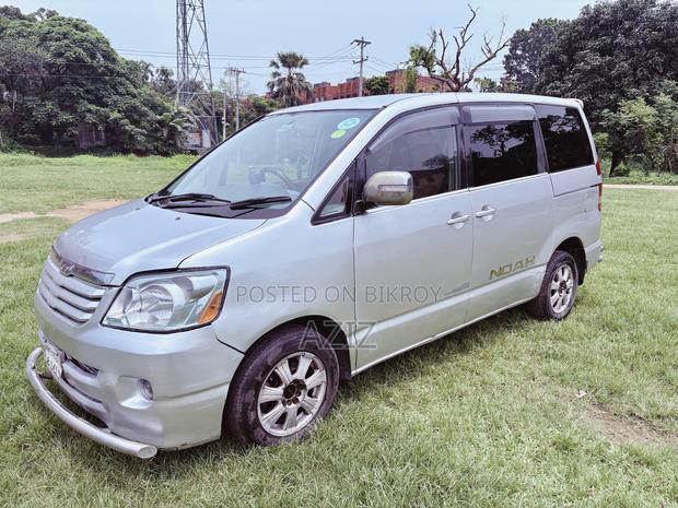 Toyota Noah 2.0 AWD (8 Seater) 2004 Silver