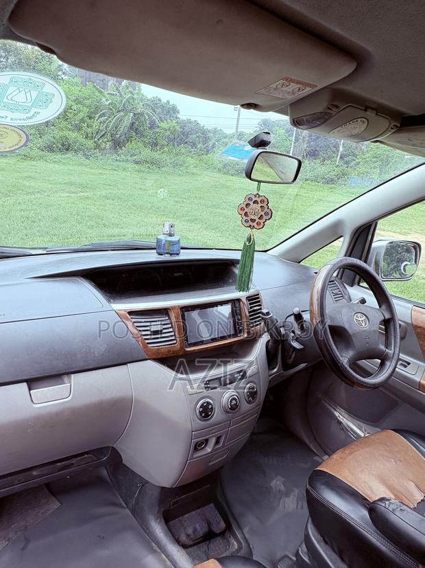 Toyota Noah 2.0 AWD (8 Seater) 2004 Silver